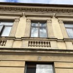 Fönster och fasad före renovering, målning & fönsterbyte