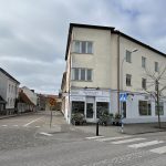 Fasad före renovering, målning och fönsterbyte